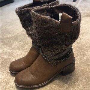 Brown Mid-Calf Winter Boots with Fuzzy Upper